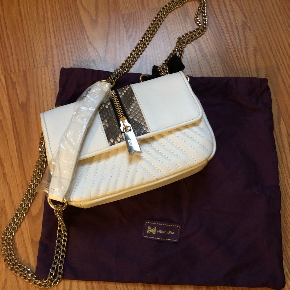 ⭐️NWOT Leather Handbag w/Chain Strap⭐️